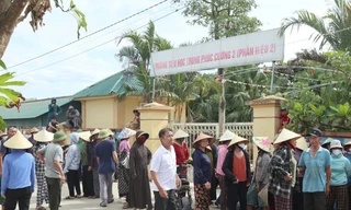 Nghệ An: Hàng trăm phụ huynh cho học sinh nghỉ học để phản đối sáp nhập trường