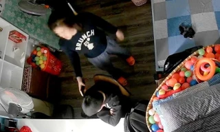 Công an Hà Nội làm việc với những người có liên quan vụ "bé trai tố bị mẹ kế bạo hành"