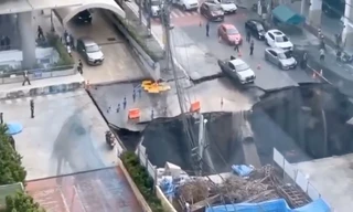 Video ghi lại cảnh "hố tử thần" sâu 50 mét bất ngờ xuất hiện tại thủ đô Thái Lan