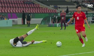 Tình huống Nhật Minh nhận thẻ vàng gây tranh cãi, dẫn đến U23 Việt Nam chịu thiệt