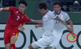 Vì sao cầu thủ ĐT U23 Kyrgyzstan lại cầm băng đội trưởng của Đình Bắc?