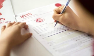 Nhiều quốc gia đồng loạt dừng thi IELTS trên giấy, chuyển sang thi trên máy tính