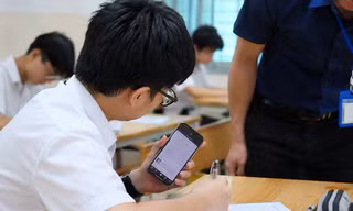 Chụp đề đưa lên AI để tìm đáp án, một thí sinh bị phát hiện ngay trong giờ thi