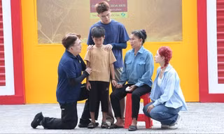 "Em xinh" Ngô Lan Hương xót xa cảnh cậu bé vắng mẹ khi 1 tuổi, cha bị suy thận