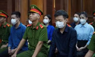 Thùy Tiên, Quang Linh và Hằng Du Mục bị tuyên phạt 2 năm tù, nói lời sau cùng tại tòa