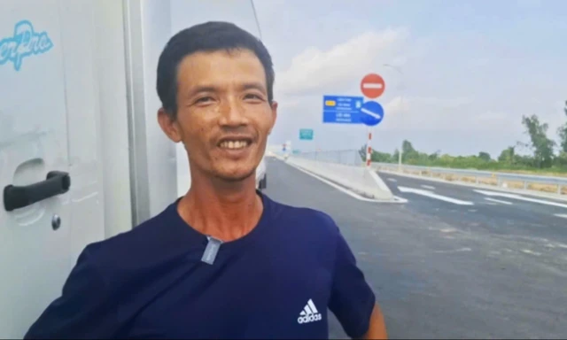 Tài xế 'vui như Tết' khi lần đầu đi cao tốc về Cà Mau