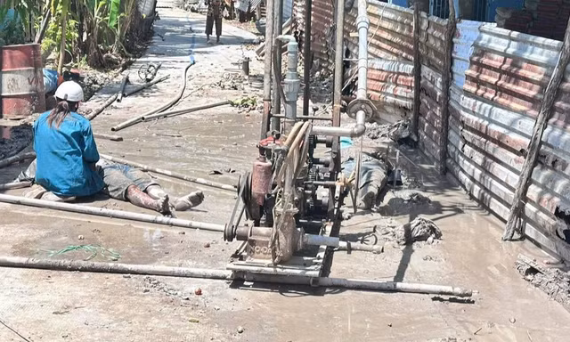 Ép cọc làm hàng rào, 2 người đàn ông ở Cà Mau bị điện giật tử vong