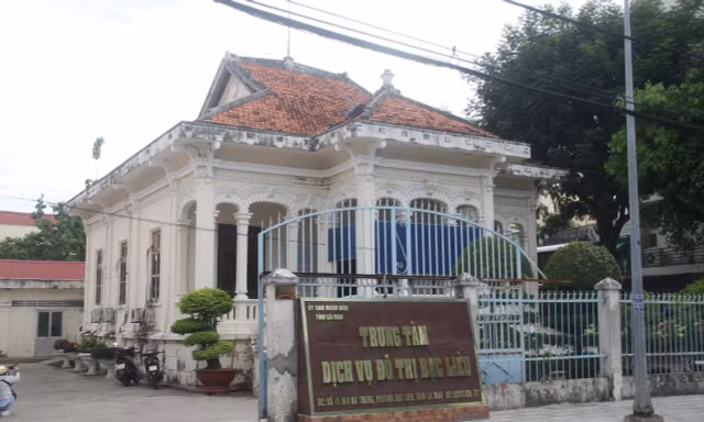 Căn nhà cổ bị bỏ hoang ở Cà Mau