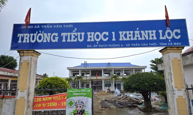 Cà Mau giảm hơn một nửa đầu mối trường công trước năm học mới
