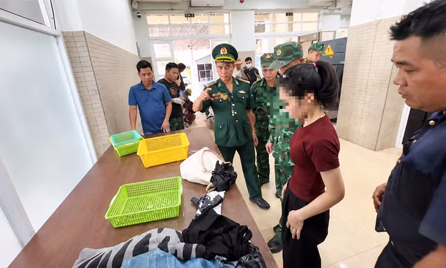 Nữ hành khách nhập cảnh từ Campuchia mang theo vật thể nghi súng 