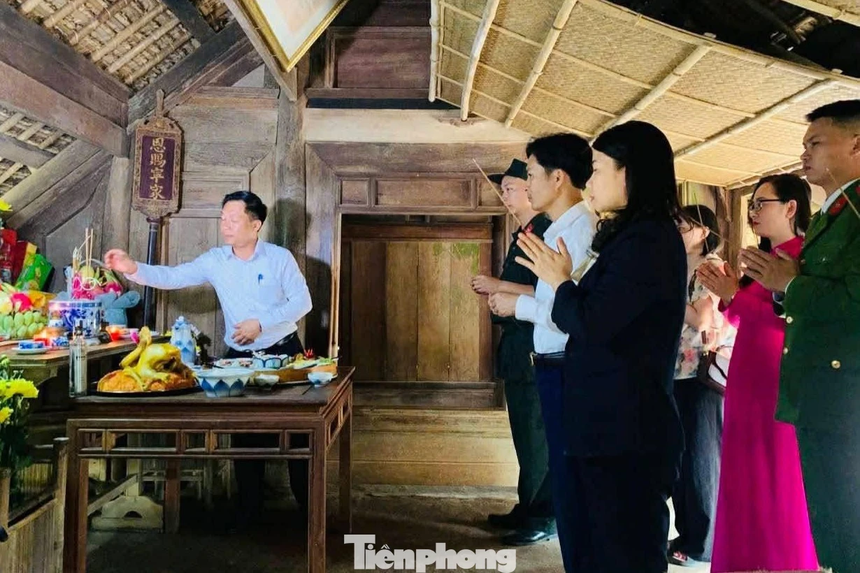 Mâm Cơm Tất Niên Trang Nghiêm Dâng Lên Bác Tại Khu Di Tích Kim Liên
