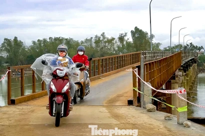Đà Nẵng: Lắp dựng khẩn cấp Cầu Bà Ngân, nối lại nhịp mưu sinh cho dân