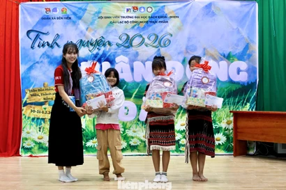 Tuổi trẻ Đà Nẵng lan tỏa 'Xuân đong đầy' đến bà con vùng cao