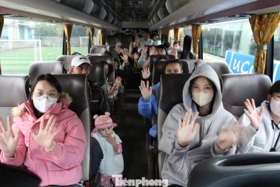 Công nhân Đà Nẵng háo hức về quê đón Tết trên những chuyến xe Công đoàn