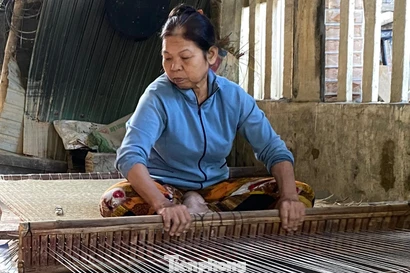 Chiếu Cẩm Nê - Làng nghề chỉ còn... một người