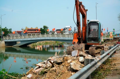 Thi công trở lại dự án thoát lũ 85 tỷ đồng bị nghẽn do 1 hộ dân ‘án ngữ’ mặt bằng