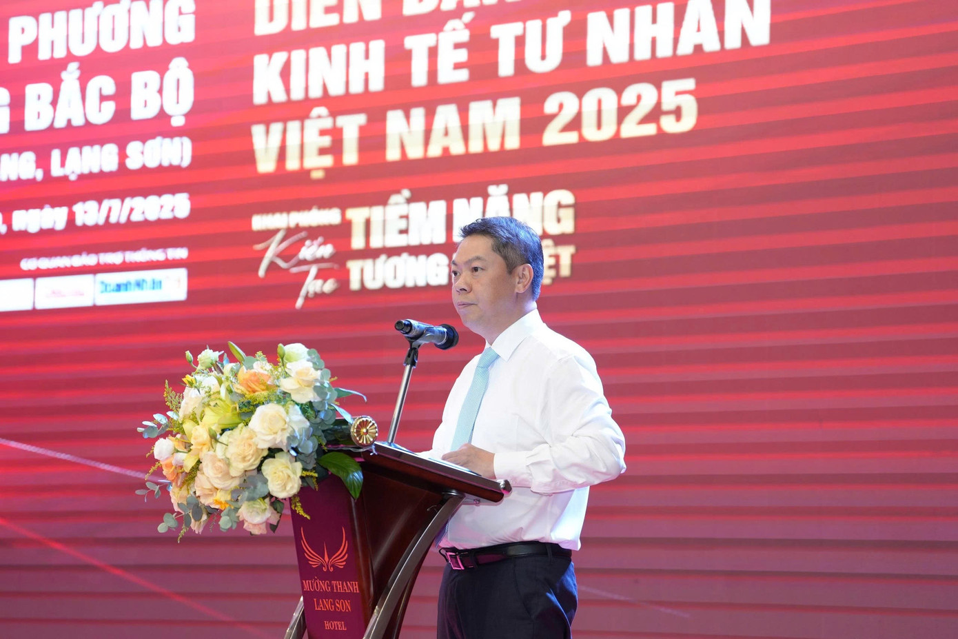 Ông Đoàn Thanh Sơn - Phó Chủ tịch UBND tỉnh Lạng Sơn phát biểu tại diễn đàn. img-5377.jpg