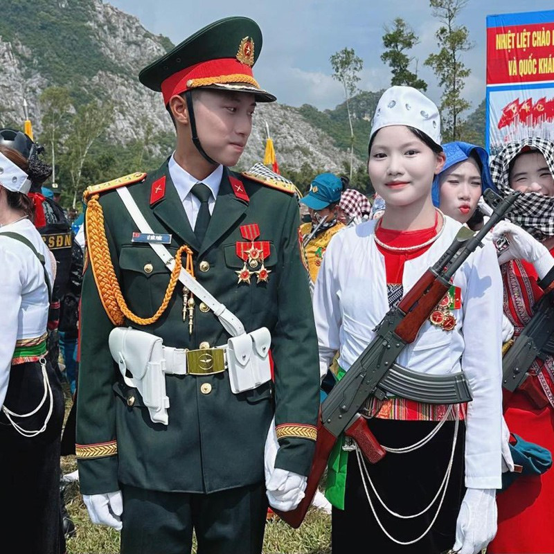 Khánh Vân và Đức Phúc đều 2 lần tham gia diễu binh, diễu hành . khanh-van-duc-phuc.jpg