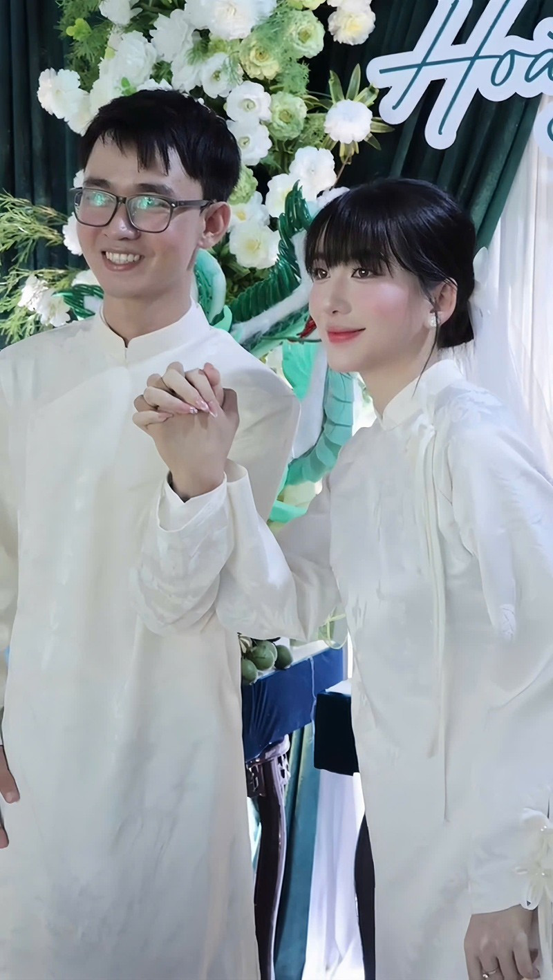 Tiểu Vy có lễ đính hôn đầy cảm xúc anh-1-105717.jpg