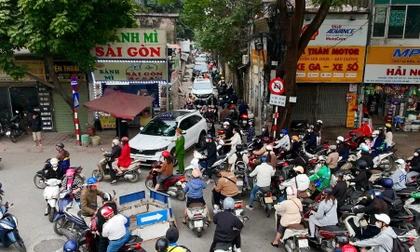 Đề xuất cấm ô tô qua 'ngõ đau khổ' tại Hà Nội do ùn tắc kéo dài