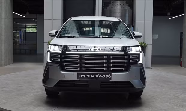 Loạt xe 7 chỗ 'đua' giảm giá trước mùa du lịch