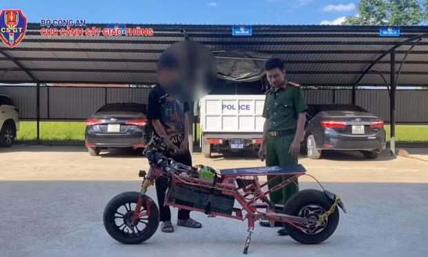 Xử lý học sinh tự độ xe máy điện đi được hơn 100km/h