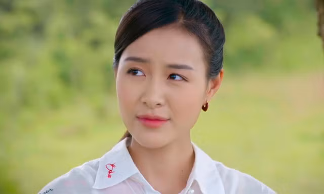 Nữ chính phim VTV vào vai Hoa hậu trang điểm kỹ bị chê, để mặt mộc lại được khen