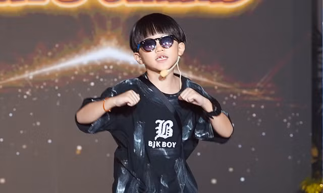 Không chỉ hát rap, cháu trai của Double2T còn làm người mẫu show thời trang