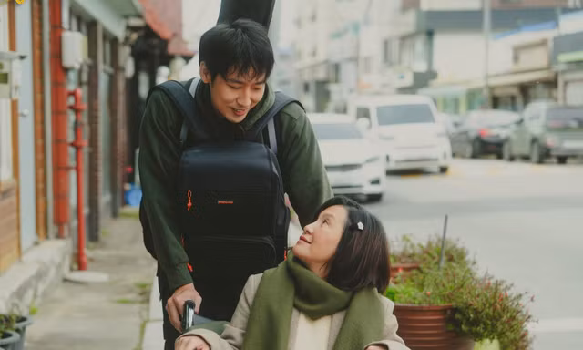 Xem "Mang Mẹ Đi Bỏ" nhưng lại nhận về vô số khoảnh khắc chạm đến trái tim 