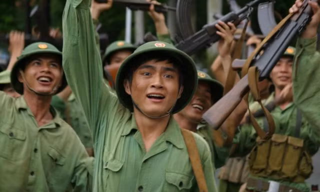 Xem "Mưa Đỏ" quá nghẹn ngào, "Mùi Cỏ Cháy" cũng sẽ khiến bạn day dứt không kém