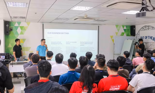 Sinh viên Aptech thường xuyên được thăm quan và gặp gỡ đại diện doanh nghiệp