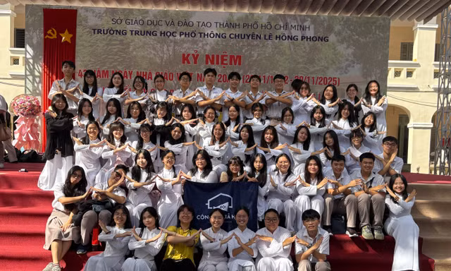 Gen Z "bắt sóng" ngôn ngữ ký hiệu: Học cách kết nối bằng đôi bàn tay "biết nói"