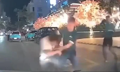 Người đàn ông bị đánh gục trước Trung tâm thương mại Gold Coast Nha Trang