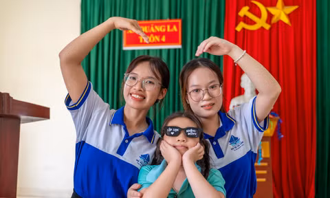 Hai sinh viên sư phạm ở Quảng Ninh mở lớp dạy học miễn phí cho học sinh vùng cao