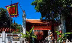 Những cổng làng cổ hàng trăm năm tuổi giữa lòng Hà Nội hiện đại