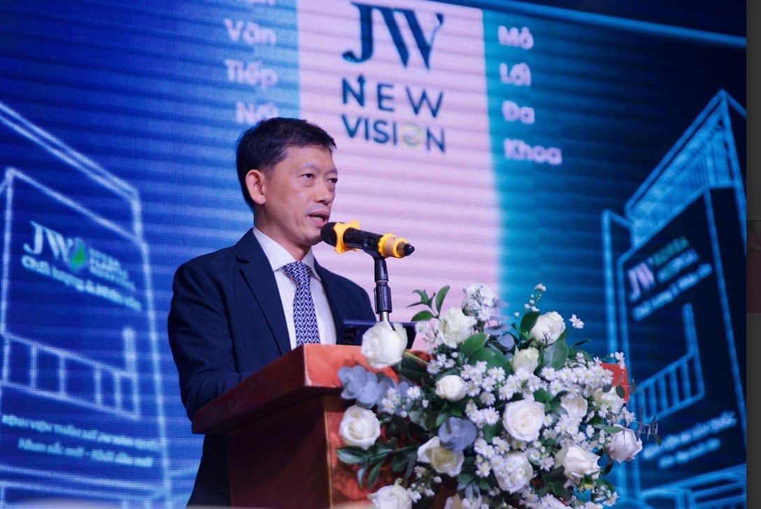 TS.BS Dương Huy Lương, Ph&oacute; Cục trưởng Cục Quản l&yacute; Kh&aacute;m, chữa bệnh (Bộ Y tế) ph&aacute;t biểu tại sự kiện