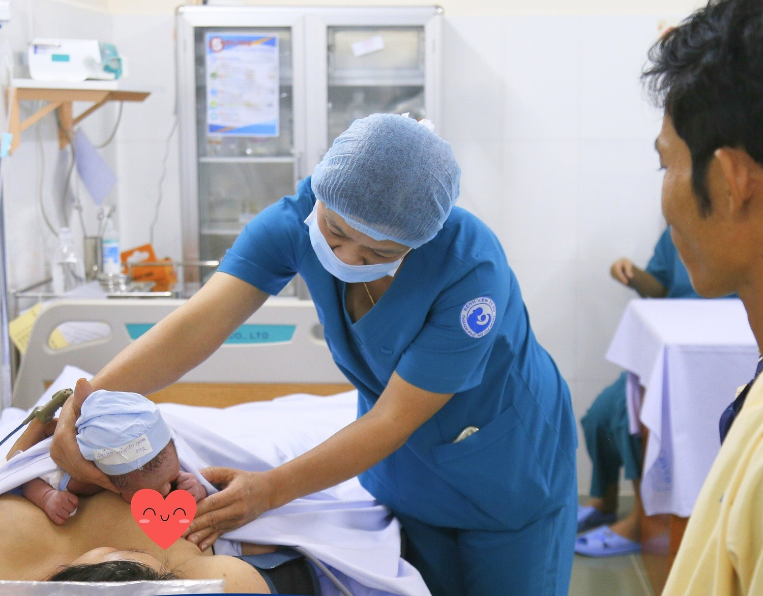 Sức khỏe mẹ v&agrave; b&eacute; ổn định sau ca mổ