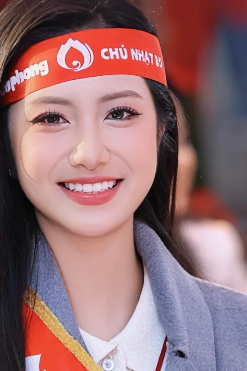 Hoa hậu Hà Trúc Linh và dàn người đẹp tiếp lửa ngày hội Chủ Nhật Đỏ