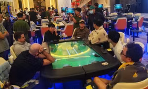 Câu lạc bộ Poker nơi các đối tượng đánh bạc. 