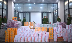 Bộ Công an tiếp ứng hơn 40 tấn lương thực, nhu yếu phẩm hỗ trợ nhân dân bị ảnh hưởng do bão số 13