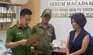 Bị truy nã về tội lừa đảo, nữ giám đốc phẫu thuật đổi khuôn mặt để lẩn trốn