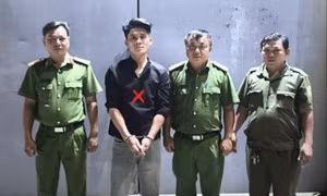 Người dân hỗ trợ công an bắt giữ đối tượng truy nã ở Đồng Nai