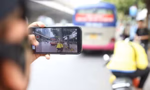 Từ 1/4: Người dân có thể gửi phản ánh vi phạm giao thông qua ứng dụng VNeID