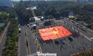 Lễ Thượng cờ ở Khu tưởng niệm Gạc Ma: Điểm nhấn thiêng liêng của Tiền Phong Marathon 2026