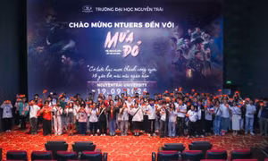 Sinh viên Đại học Nguyễn Trãi lan tỏa thông điệp tri ân qua hành trình Mưa Đỏ