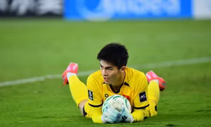 Thủ môn Trần Trung Kiên - “chuyên gia bắt penalty”, điểm tựa tinh thần trận Tứ kết
