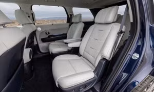 Bi kịch ở Nghệ An: Bố bỏ quên trên ô tô giữa trời nóng, bé gái 2 tuổi ra đi mãi mãi