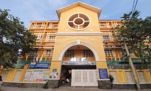 Nghi ngờ ngộ độc thực phẩm tại trường Tiểu học ở TP.HCM: Có trường hợp phải thở máy