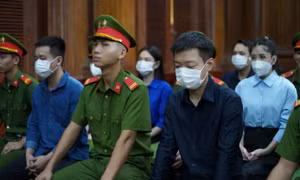 Thùy Tiên, Quang Linh và Hằng Du Mục bị tuyên phạt 2 năm tù, nói lời sau cùng tại tòa