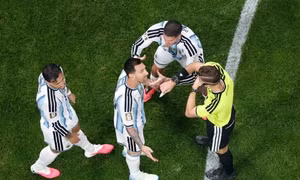 Nếu FIFA xác định trọng tài mắc sai lầm, trận Argentina và Ai Cập có được đá lại?